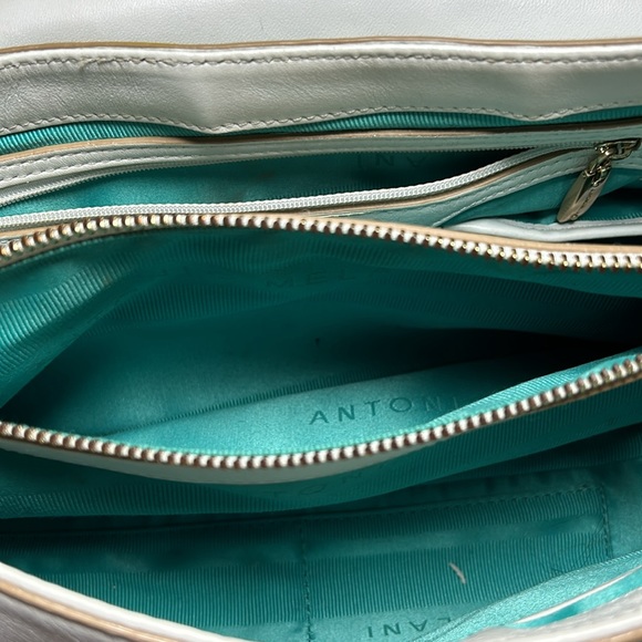 Antonio Melani Ladies off-white purse by Good condition. Nice - Picture 9 of 10